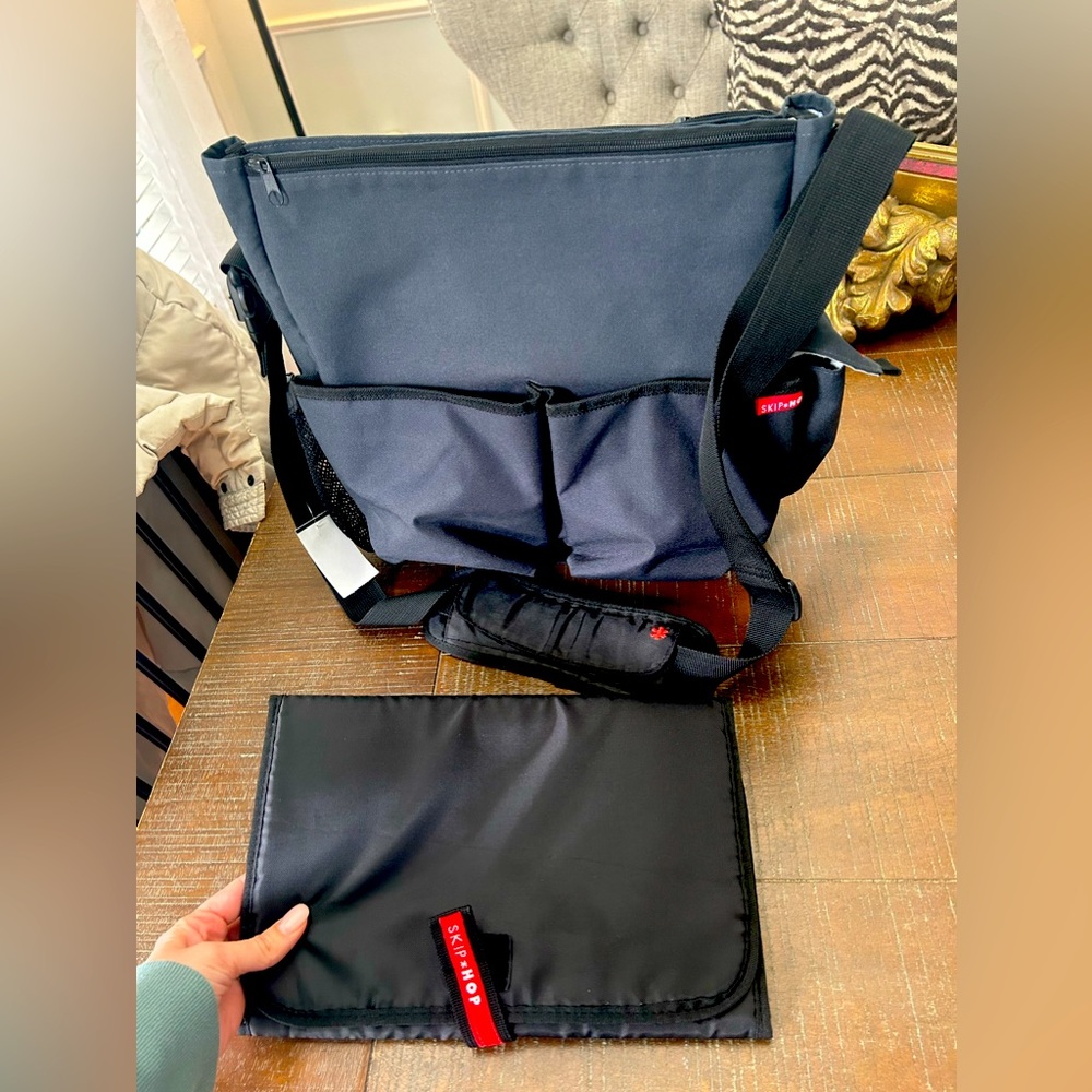 Brand new skip hop dark grey and black diaper messenger bag- great for husbands!